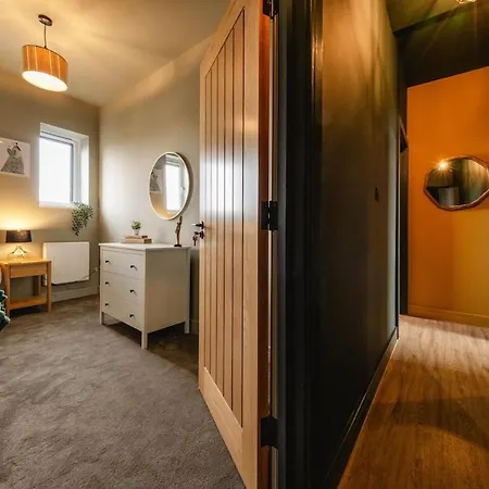 Westbury Collection - The Mews Apartman