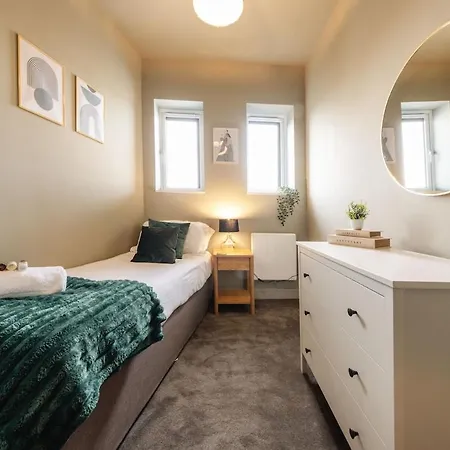Westbury Collection - The Mews Apartman