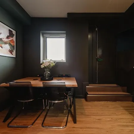 Westbury Collection - The Mews Apartman *